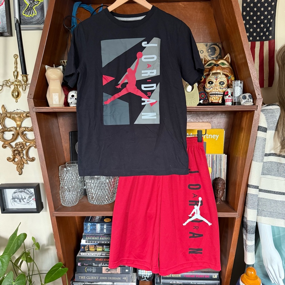 Jordan - Shirt and Shorts Matching Set Black and Red - Youth xL